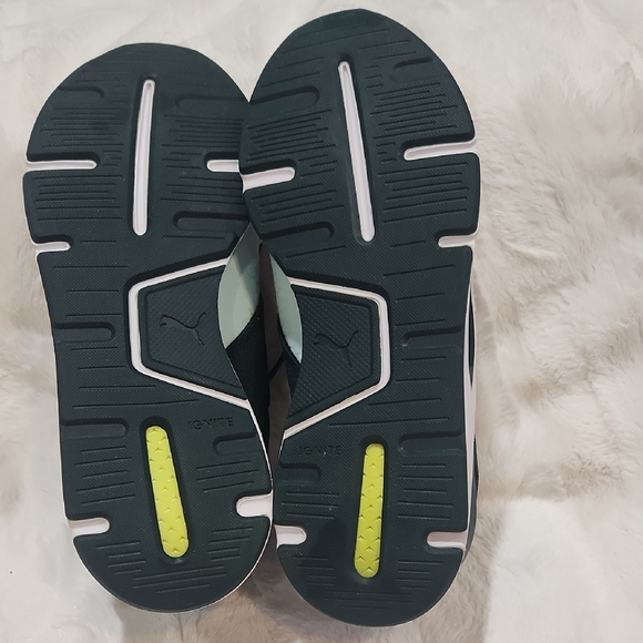 Puma Women's Sneakers in Light Green and Black - Picture 6 of 7